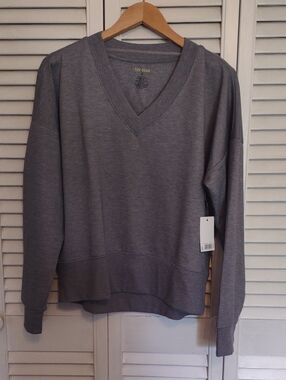 NWT Tek Gear Stretch Fleece V-neck Size M Gray Sweatshirt Tee